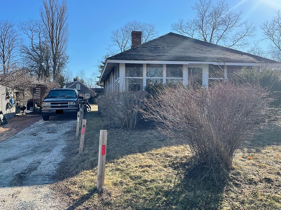2nd image of 137 Rock Harbor Rd #8