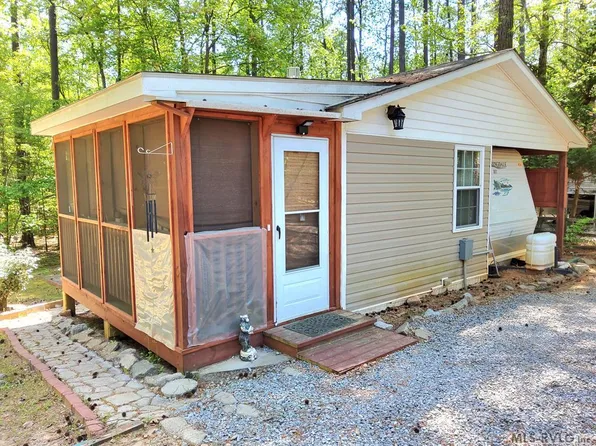 307 Happy Trl, Bracey, VA 23919