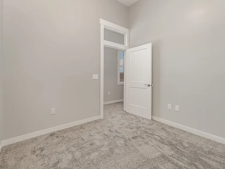 17 E High St — Photo 28
