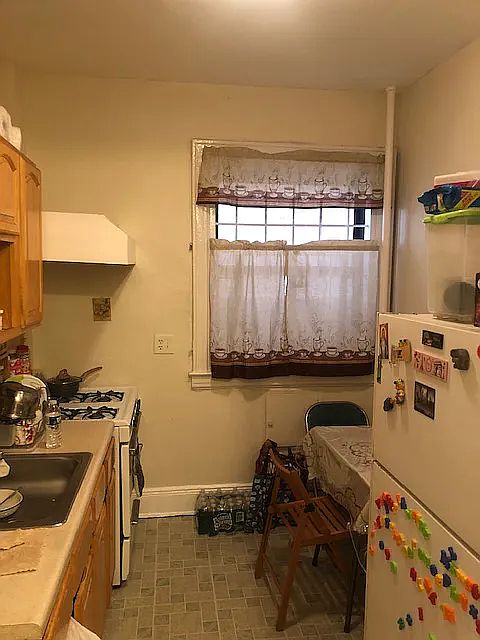 1st image of 1513 W 7th St #1B