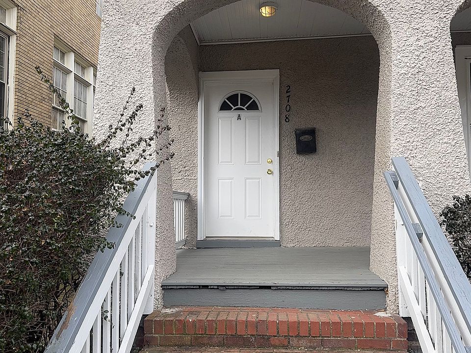 Covered front porch entrance