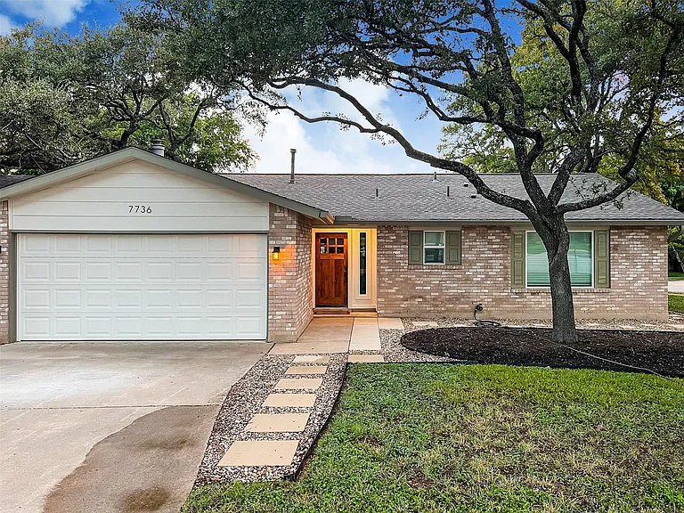 7736 Croftwood Dr — Photo 1
