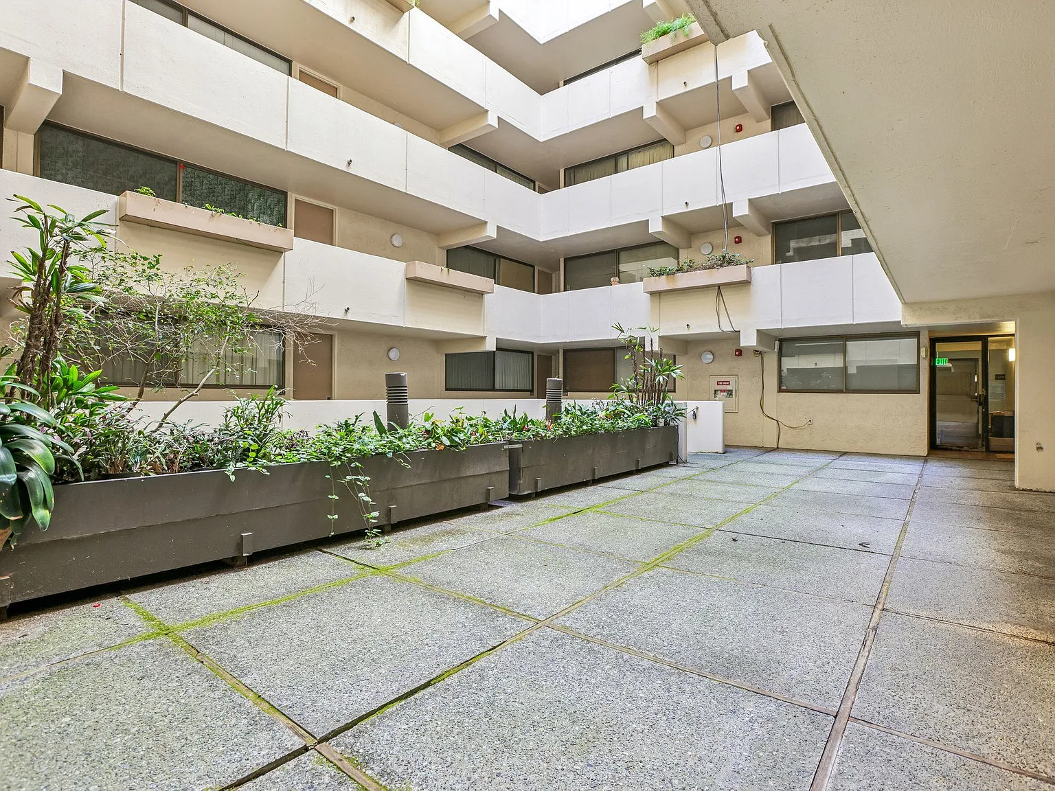2055 Sacramento Street — Photo 3