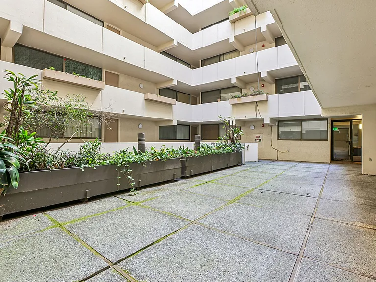 2055 Sacramento Street — Photo 3