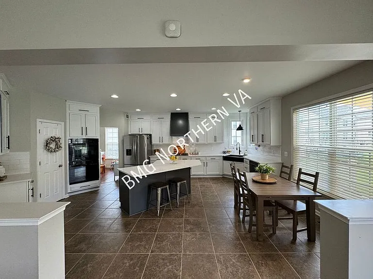 8930 Kingbird Ct — Photo 10