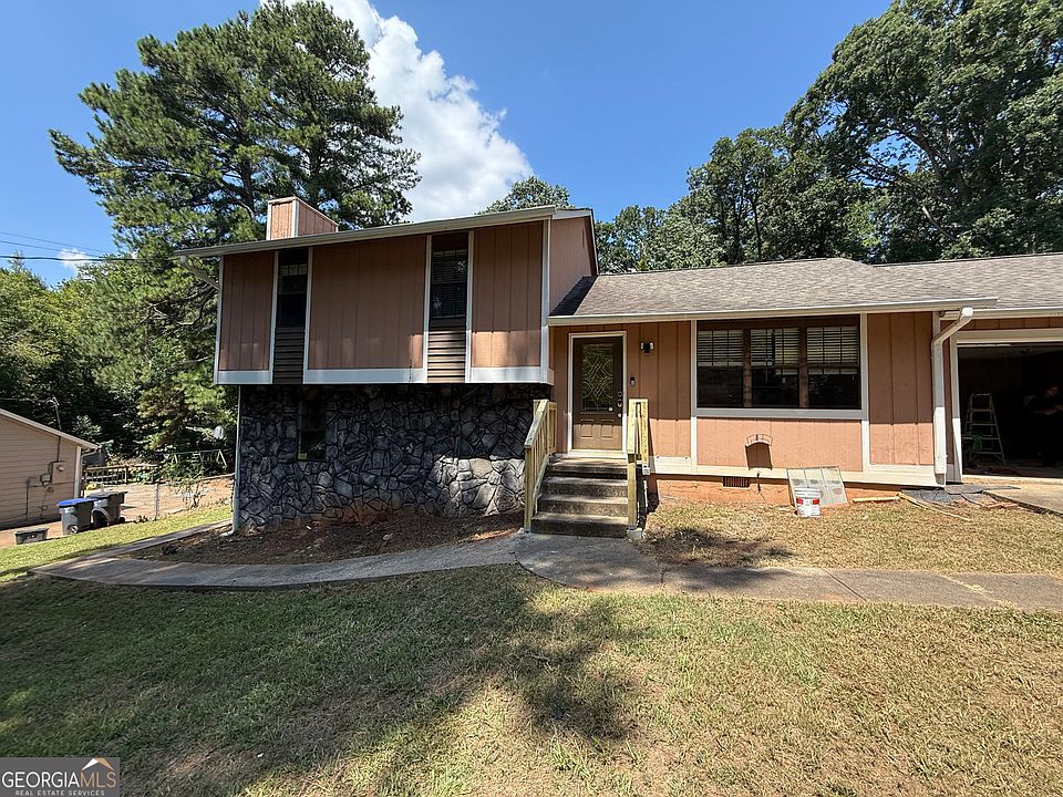 1st image of 631 Brighton Dr NW