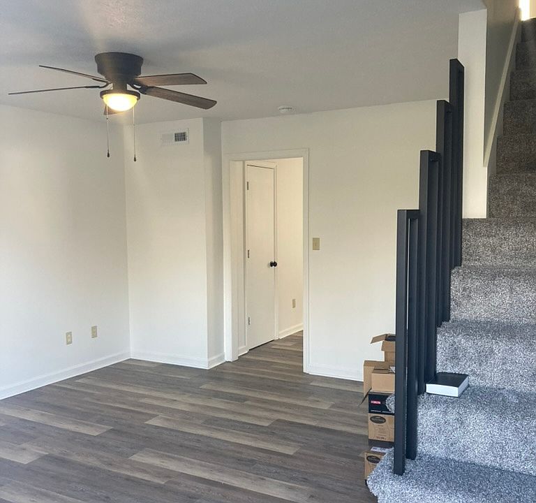 1st image of 118 W Market St APT C