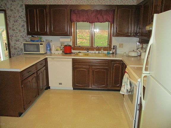 2nd image of 1411 Pinecrest Dr S