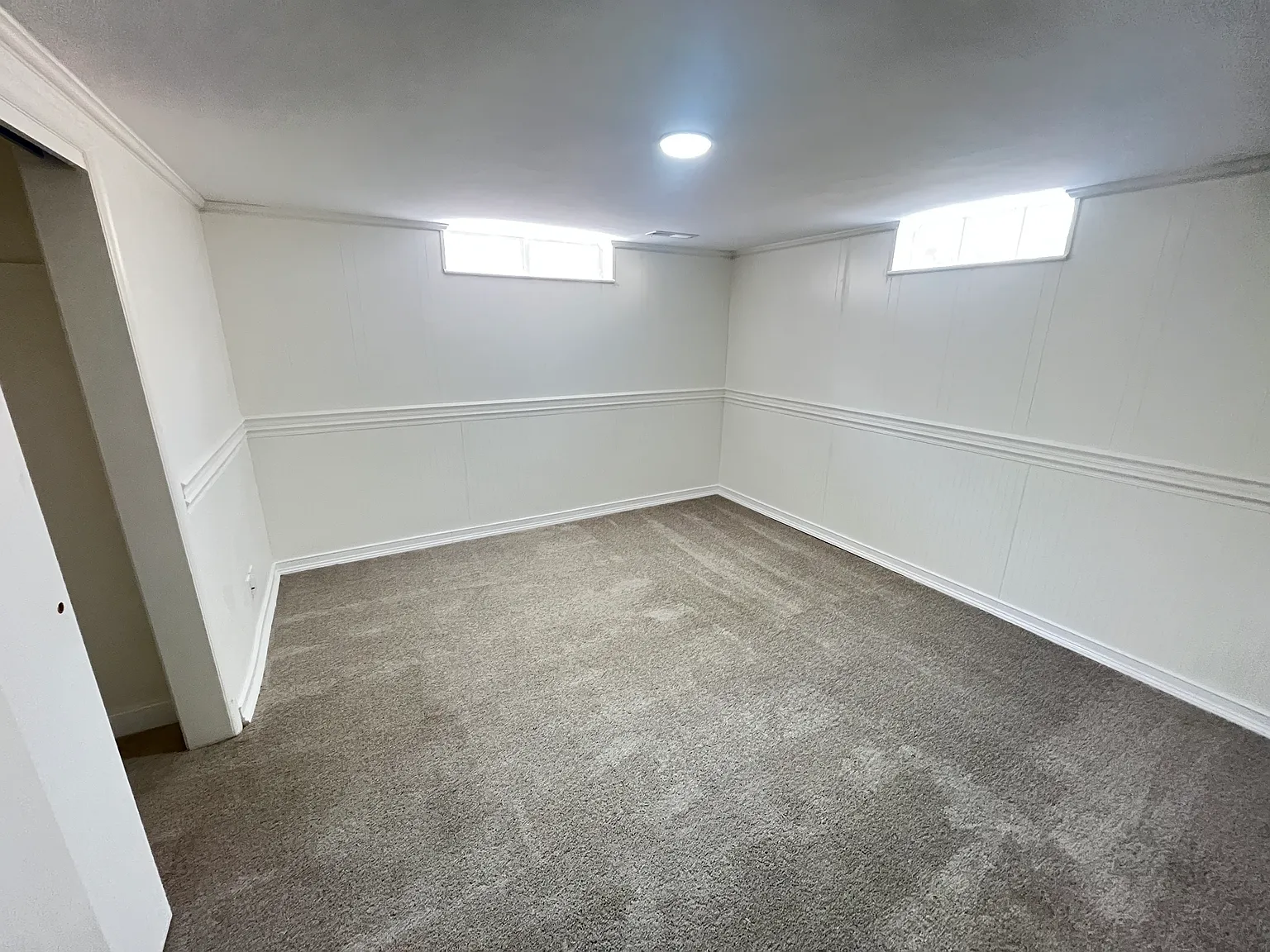 Hillcrest Basement Apartment — Photo 2