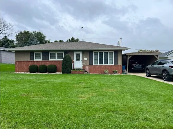 608 Hillcrest Dr, Monticello, IA 52310