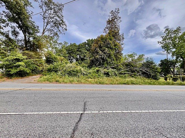 2nd image of 1303 McCormick Hwy
