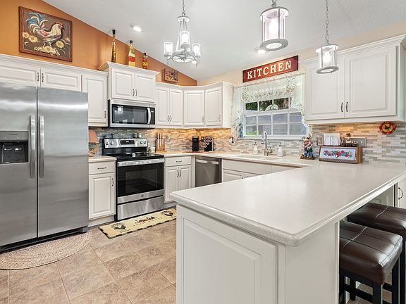2nd image of 102 Saint Johns Blvd E