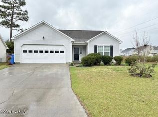 425 Tree Ct, Holly Ridge, NC 28445