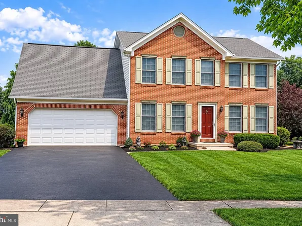 212 Fox Grove Pl, Hummelstown, PA 17036