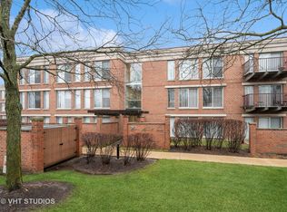 372 Kelburn Rd APT 212, Deerfield, IL