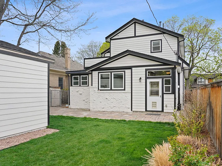 2370 Elm St — Photo 3