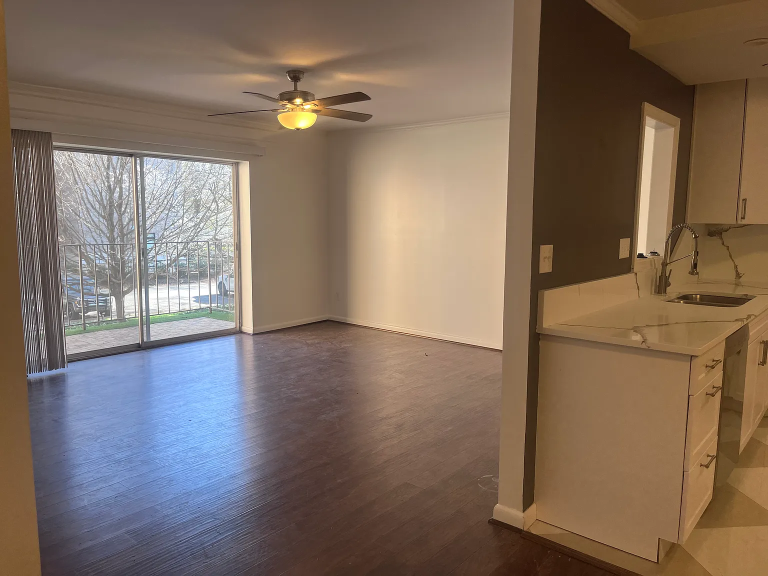 2 bed, 1.5 bath, 1057 sqft, $2,000 — Photo 2