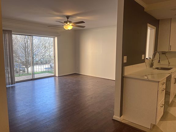 4th image of 1323 Queens Rd Unit 202