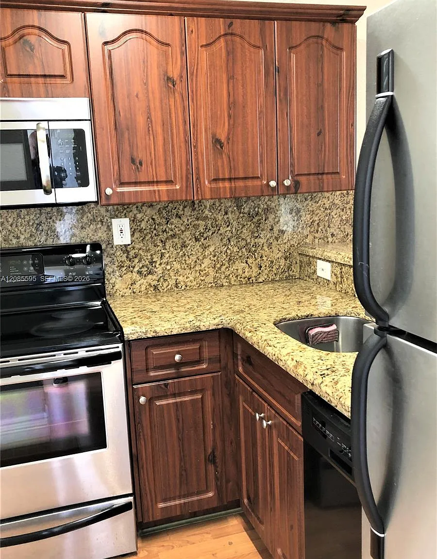 300 Madeira Ave — Photo 1