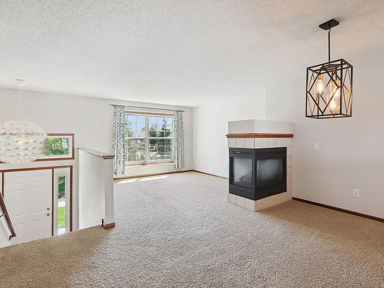 15024 Farnham Ave N — Photo 4