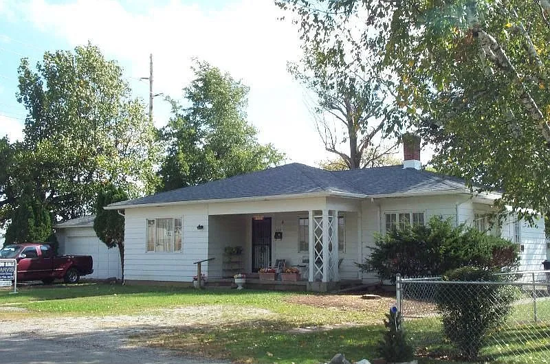 689 Parkway St photo 1