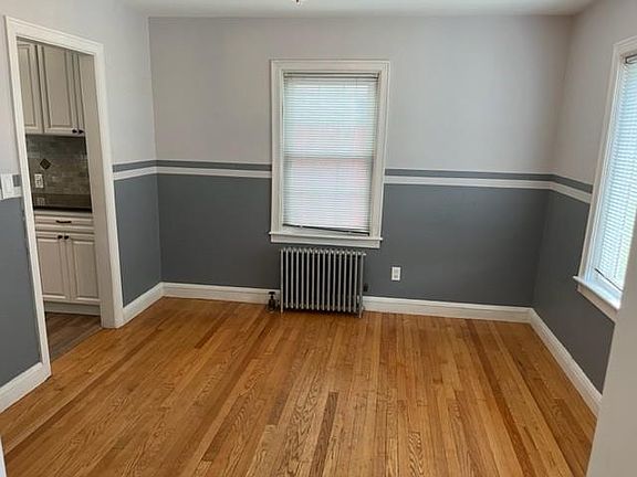 3rd image of 415 Park Ave