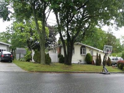 8 Jan Ct, Ronkonkoma, NY, 11779