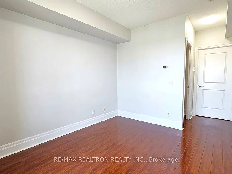 39 Upper Duke Cres #604 — Photo 8
