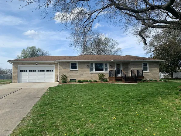 301 Maxwell St, Newton, IL 62448