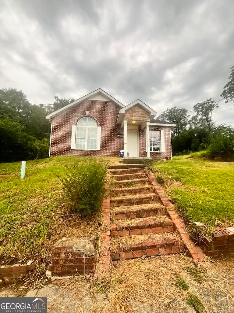 3 bed, 2.0 bath, 1242 sqft, $1,300 — Photo 1