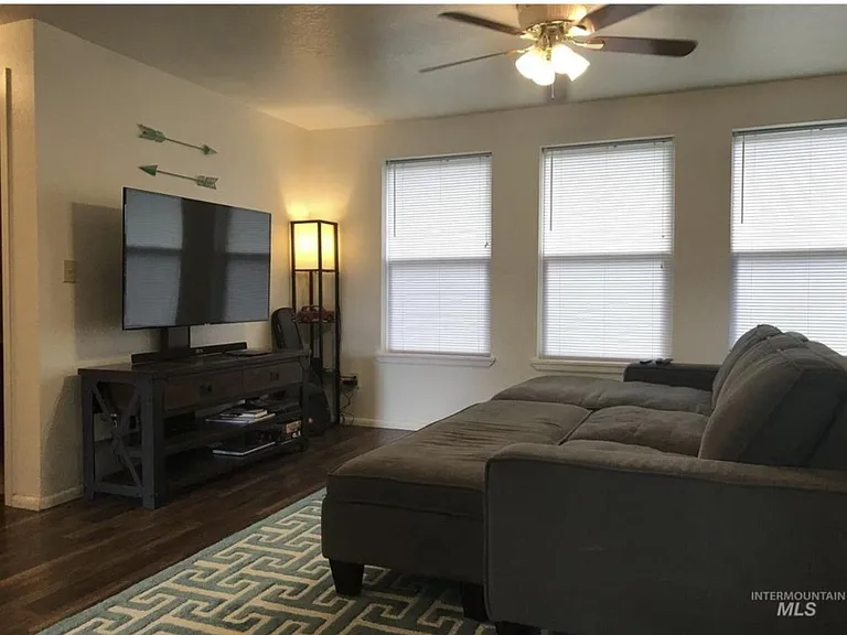 2233 S Euclid Ave — Photo 21