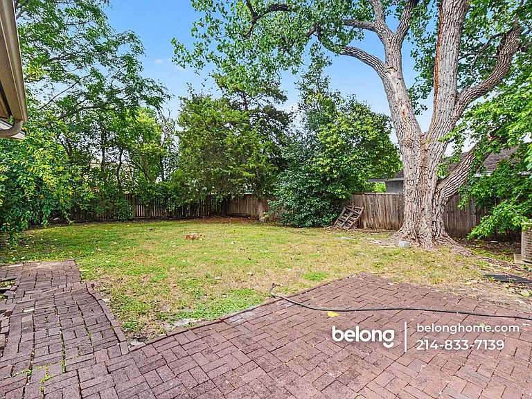 8615 Skyline Dr — Photo 2