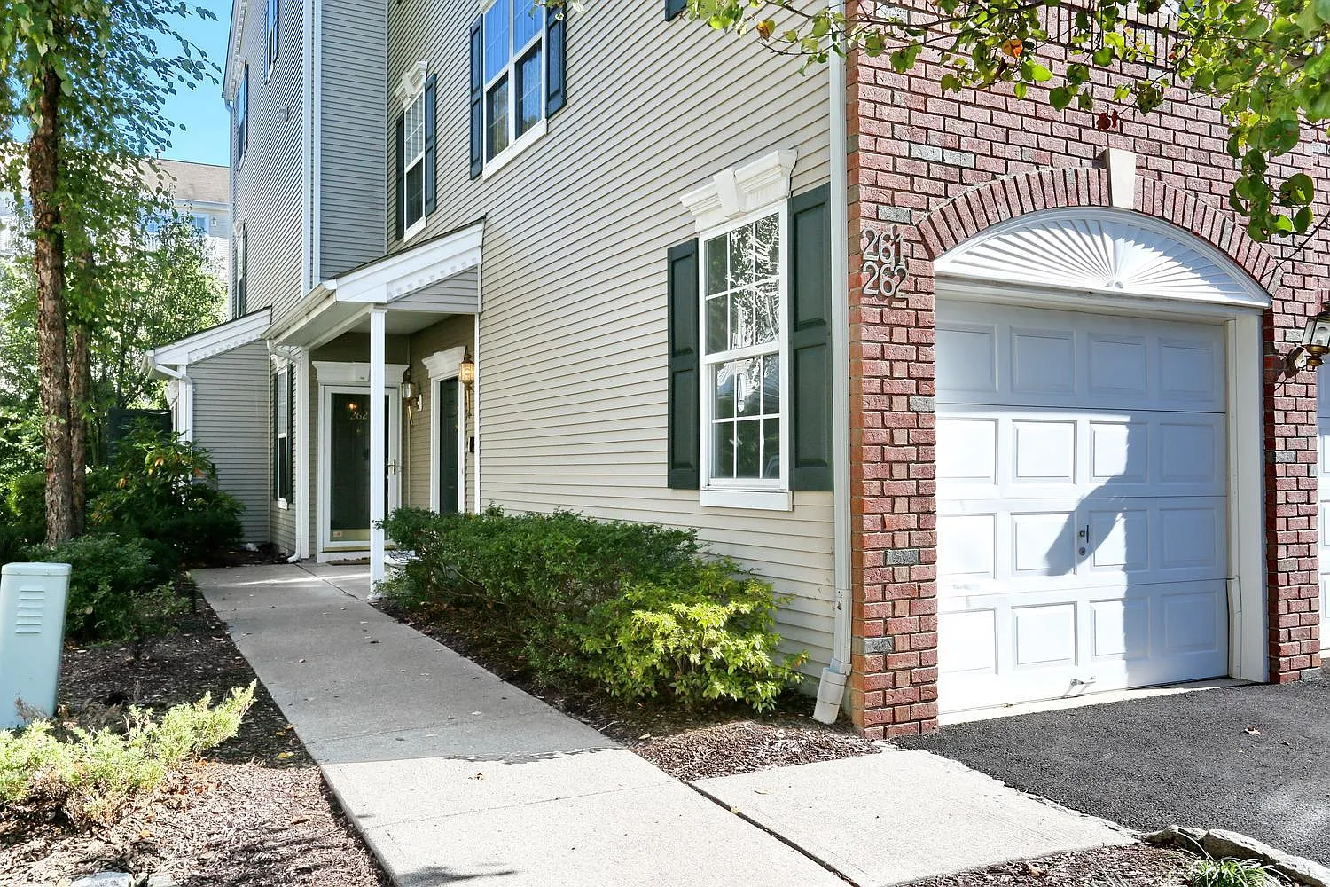 2 bed, 2.5 bath, 1778 sqft, $3,500 — Photo 2