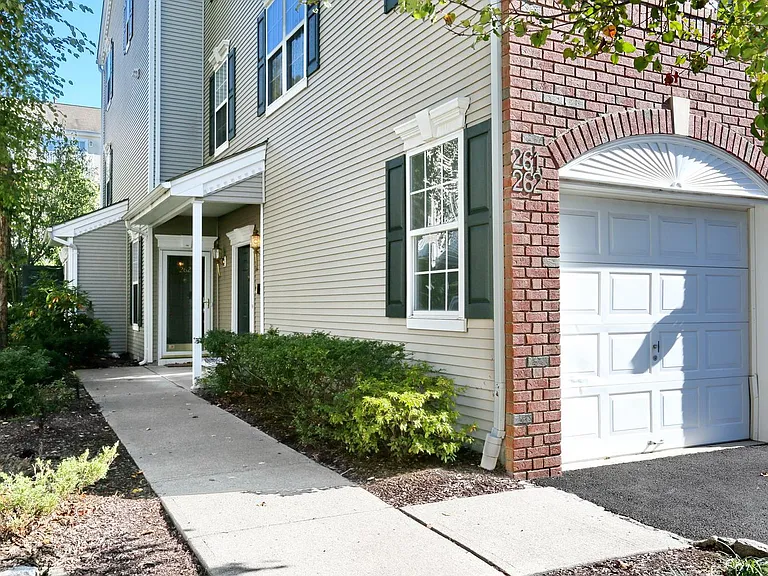 261 Riverwalk Way — Photo 2