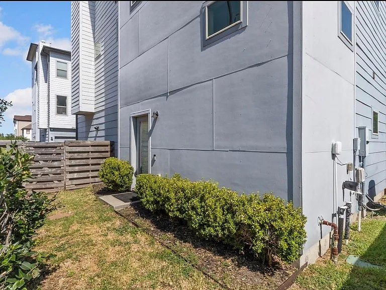 2911 Blodgett St — Photo 18