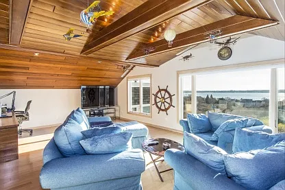 Stunning Montauk Property with Water Views — Photo 2