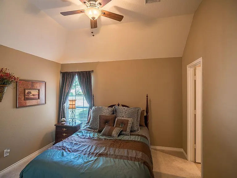 2708 Mum Dr — Photo 13
