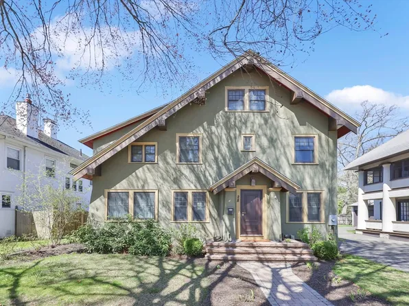 28 S Park Ave, Longmeadow, MA 01106