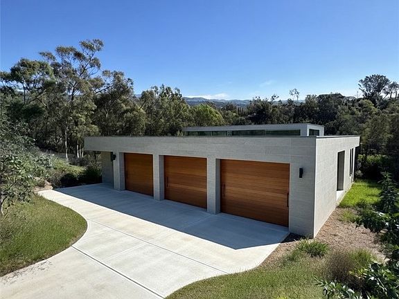 3rd image of 2171 Lemon Heights Dr