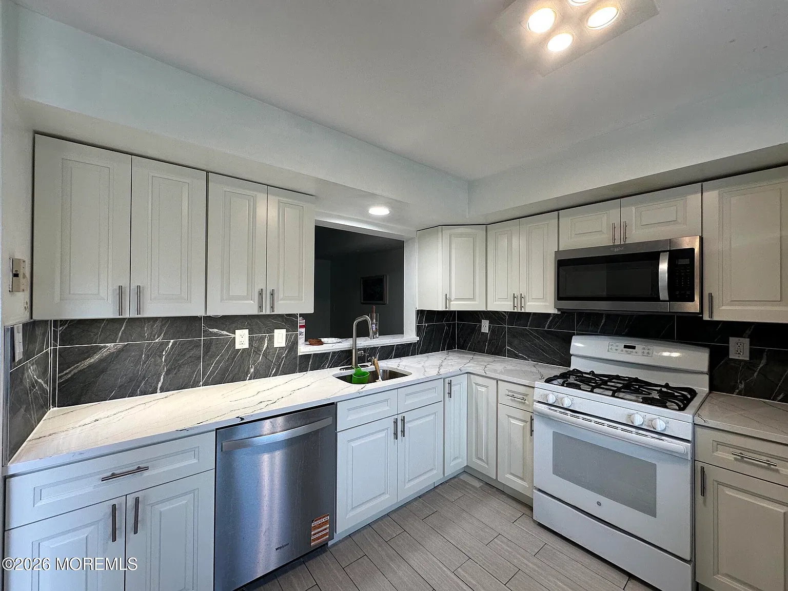 3 bed, 2.5 bath, 1543 sqft, $3,380 — Photo 4