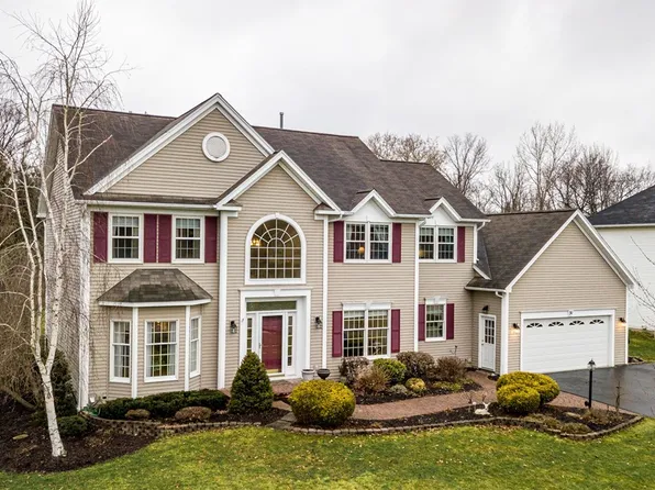 31 Saint Ebbas Dr, Penfield, NY 14526