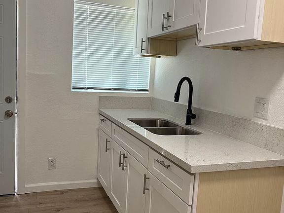 4th image of 8013 S Hoover St #1/4