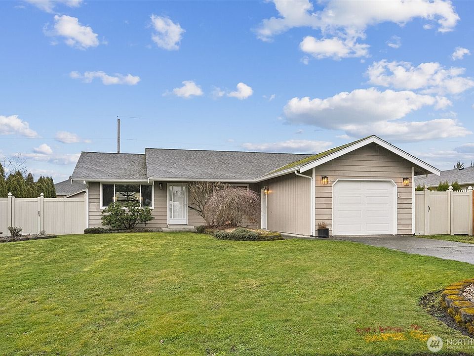 1st image of 425 Rosewood Drive