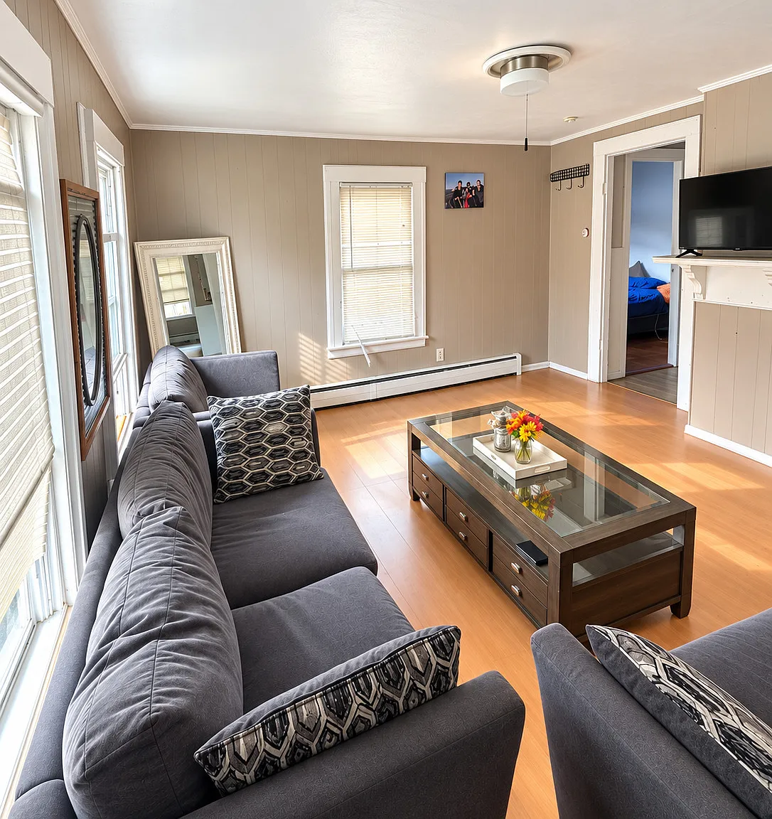 2 bed, 1.0 bath, 1644 sqft, $1,850 — Photo 2