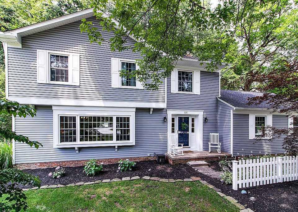 1st image of 136 Parmelee Dr