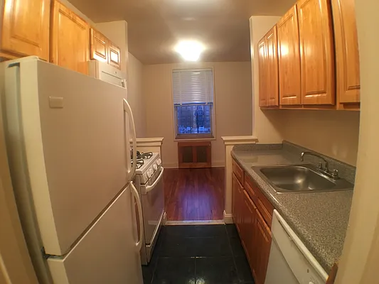 Rented by Kew Forest Realty Inc | media 3