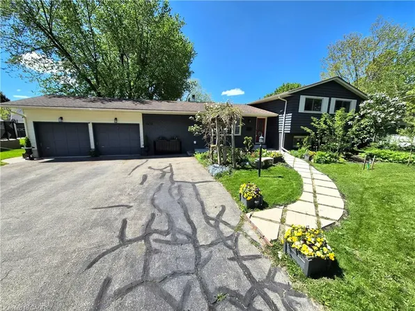 750 Elizabeth St E, North Perth, ON N4W 2R6