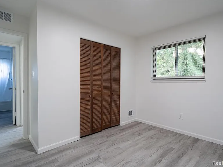 8095 Syracuse St — Photo 22