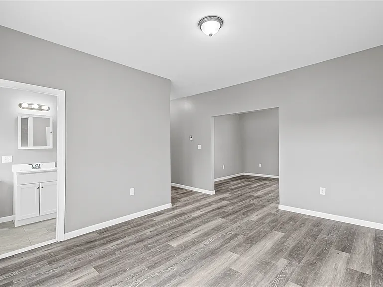 712 Eastern Ave #3 — Photo 4