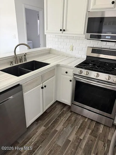 3 bed, 2.5 bath, $2,700 — Photo 3